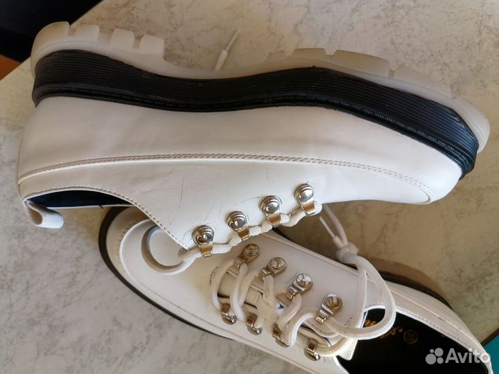 Туфли женские, белые 39-40 размер