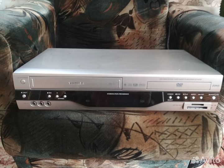 VHS/DVD проигрыватель Toshiba SD-46VSR