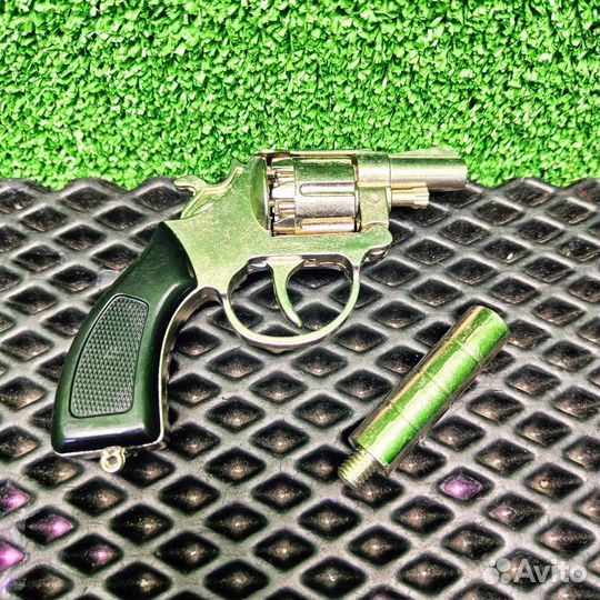Металлический револьвер с глушителем пистоны пугач
