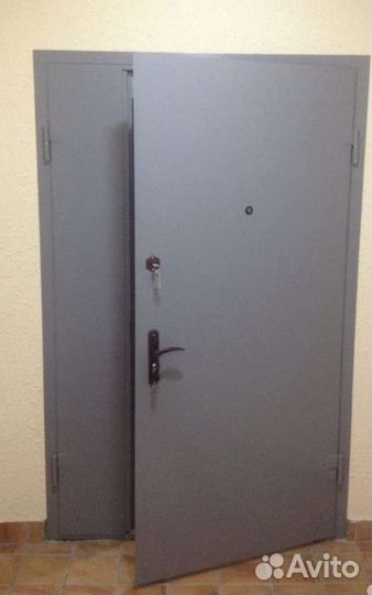 Тамбурная дверь