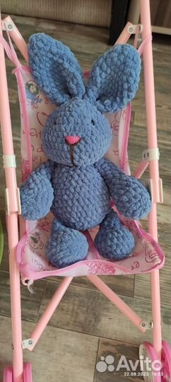 Вязанный зайчонок