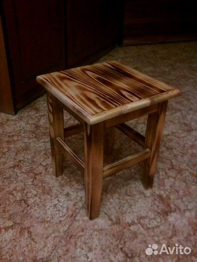 Табурет из массива сосны