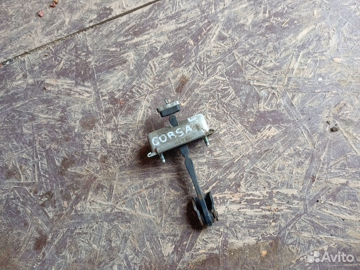 Ограничитель двери opel corsa d