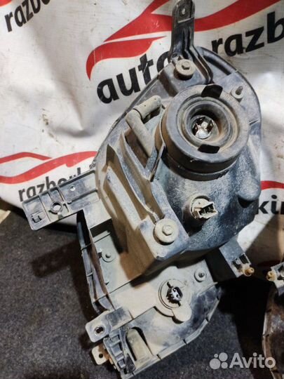 Фара галогеновая Mitsubishi Dingo CQ2 4G15 2001