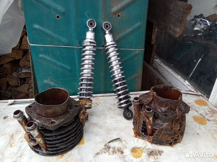 Цилиндры двигателя от мотоцикла Урал