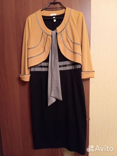 Платье с накидкой