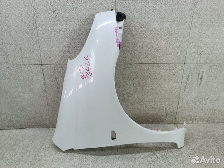 Крыло Тойота Функарго Тоyоta Funсargо правое