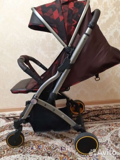 Детская прогулочная коляска с перекидной ручкой