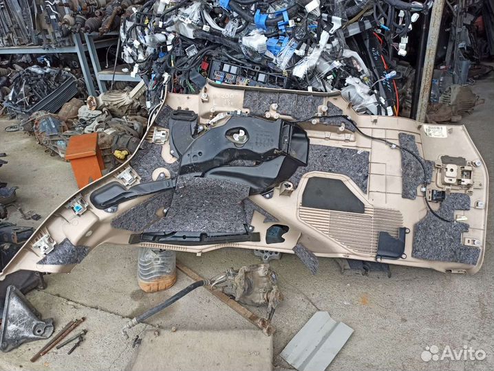 Обшивка багажника левая Toyota Land Cruiser 200