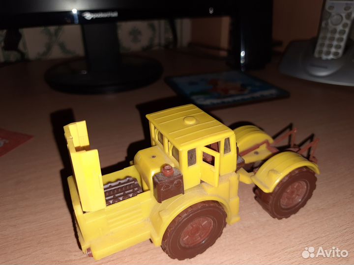 Продам трактор Кировец в масштабе 1:43