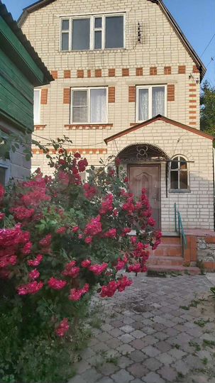 Дом 180 м² на участке 8 сот.