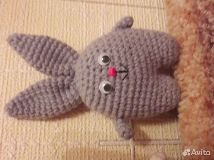 Зайчики (вязаные игрушки)