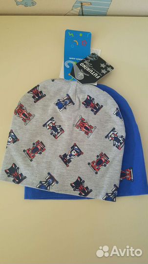 Комплект новых шапок 48-50