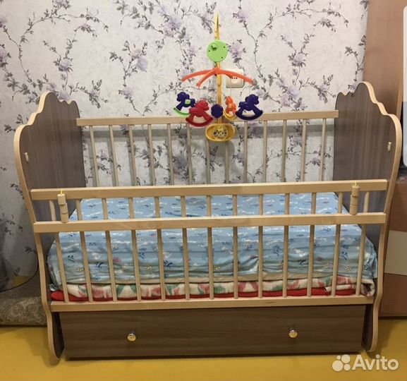 Детская кровать с маятником и ящиком