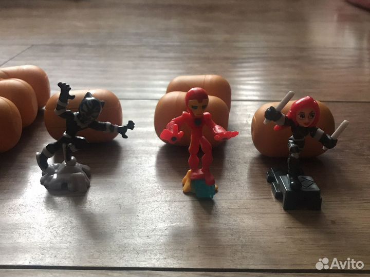Игрушки из киндер сюрприза Marvel 2022