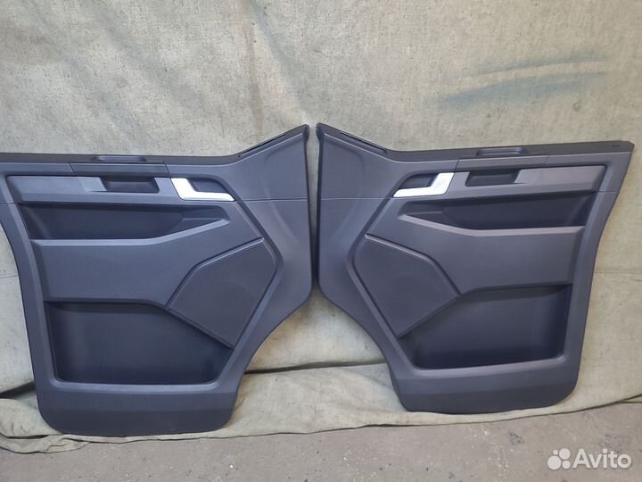 Обшивки передних дверей vw t6
