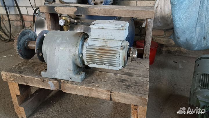 Электродвигатель с редуктором 380