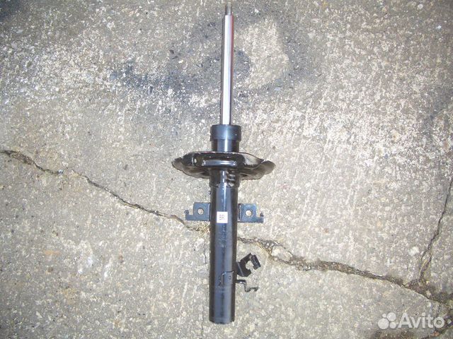 Амортизатор передний правый Ниссан Х-Трейл с14