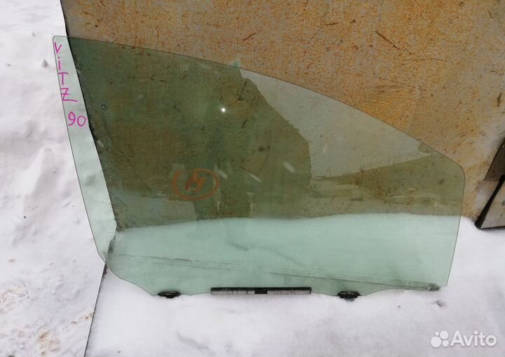 Стекло Toyota Vitz/Yaris 90