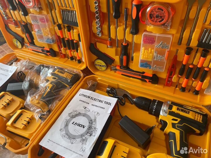 Шуруповерт DeWalt 26V c наборои инструментов