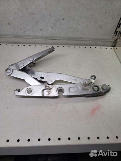 Петля крышки багажника седан Audi A6 C6 2005г