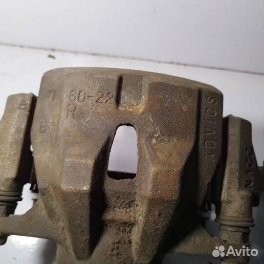 Суппорт передний правый Toyota Corolla E150