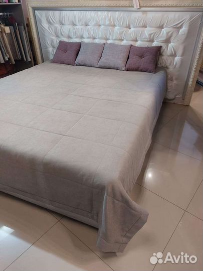 Пледы и подушки