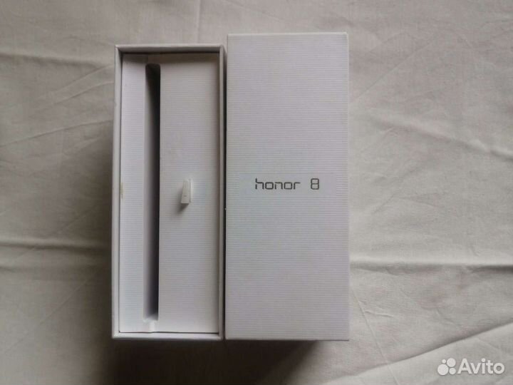 Коробка от телефона Honor 8