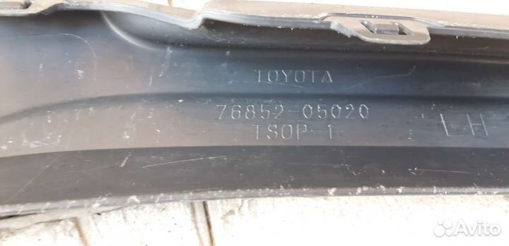 Губа бампера Тойота avensis. Левая