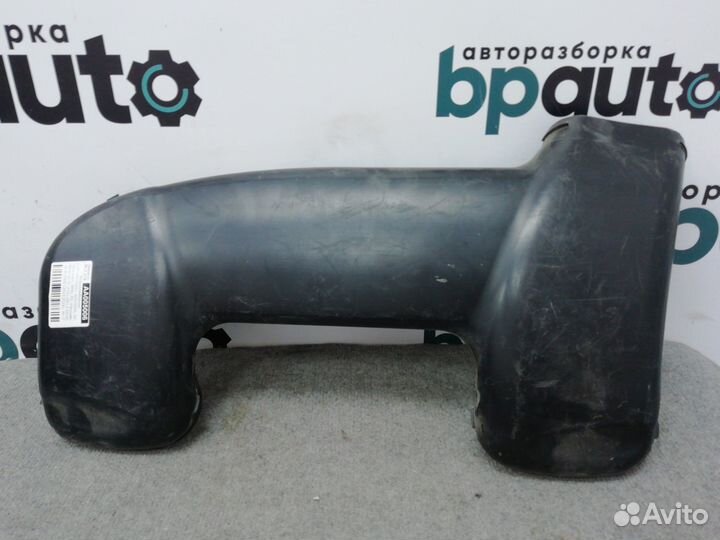 Воздухозаборник 13718570289 BMW