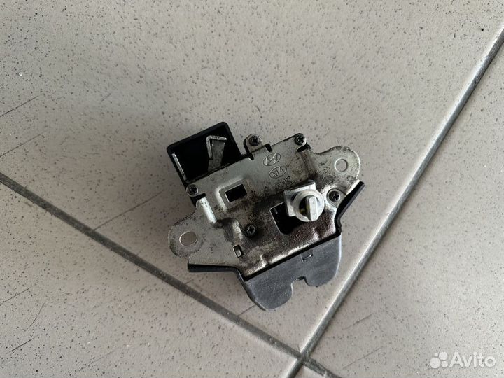 Замок крышки багажника Киа Рио 3 Kia Rio 3