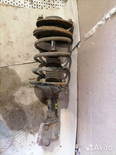 Стойка амортизатора переднего правого Hyundai Sona