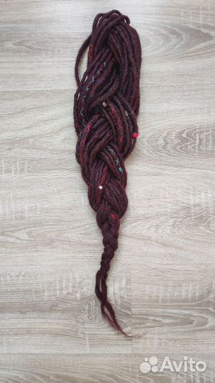 Половина комплекта дред и кос с украшением