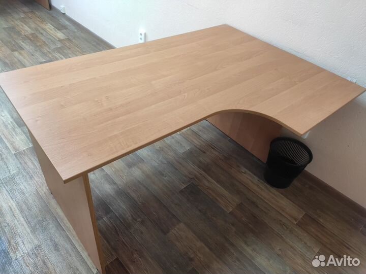 Офисный стол