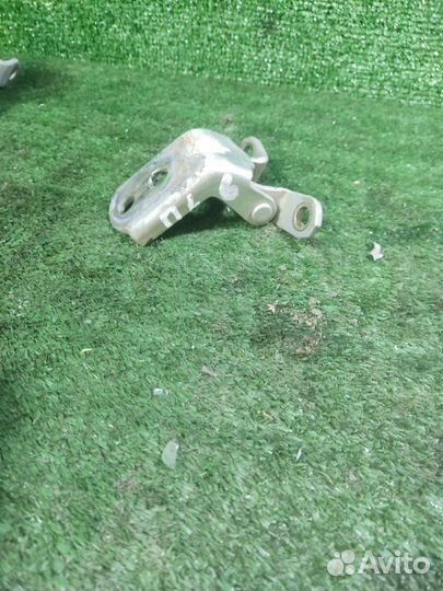 Петля двери передняя левая Nissan Almera Classic