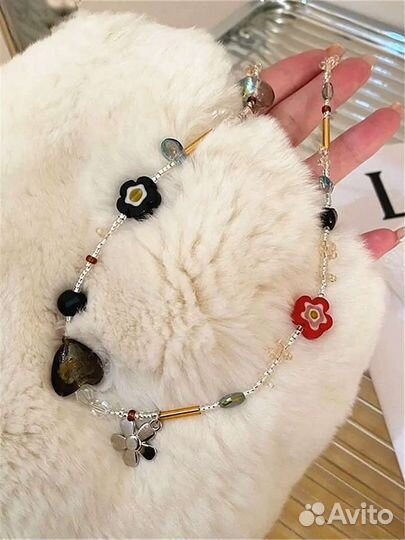 Колье чокер из бусин с цветком новое