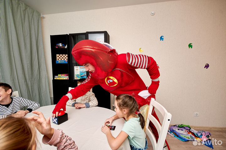 Амонг Ас на день рождения