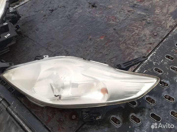 Фара Мазда 5 2007-2010 год рестайлинг