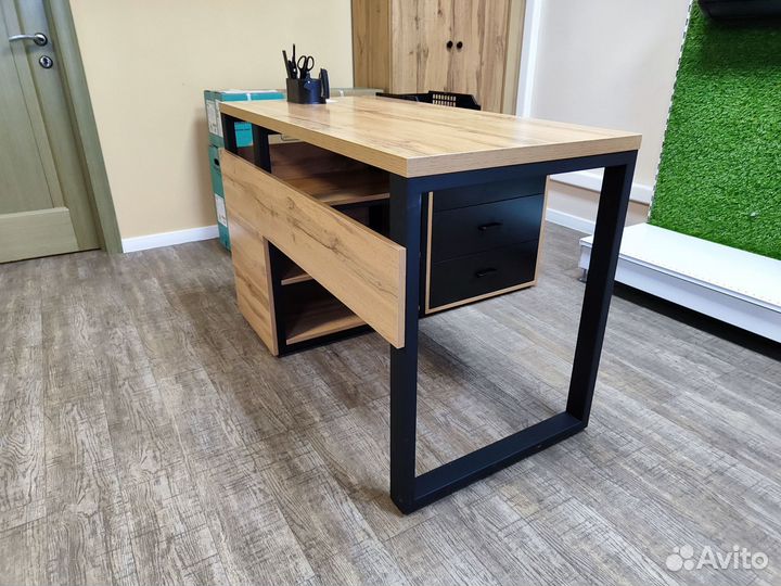 Стол офисный угловой лофт