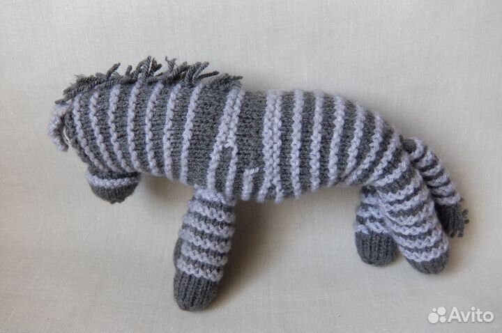 Вязаная игрушка ручной работы Лошадь