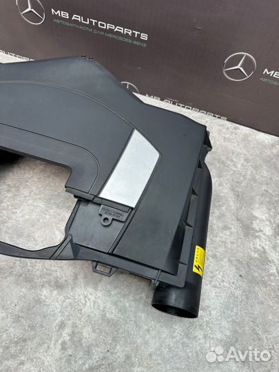 Корпус воздушного фильтра передний Mercedes-Benz