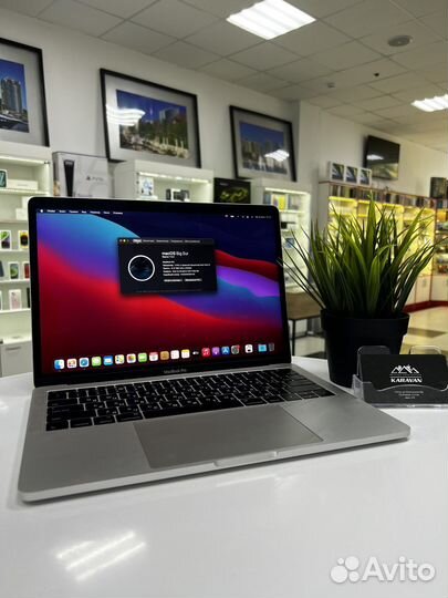 Macbook pro 13 8/256 gb идеал