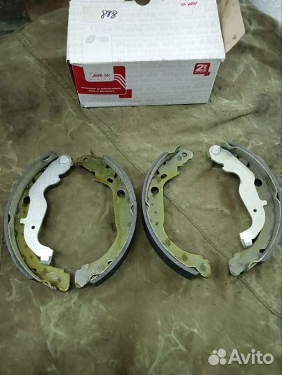 Задание тормозные колодки и трос ручного тормоза