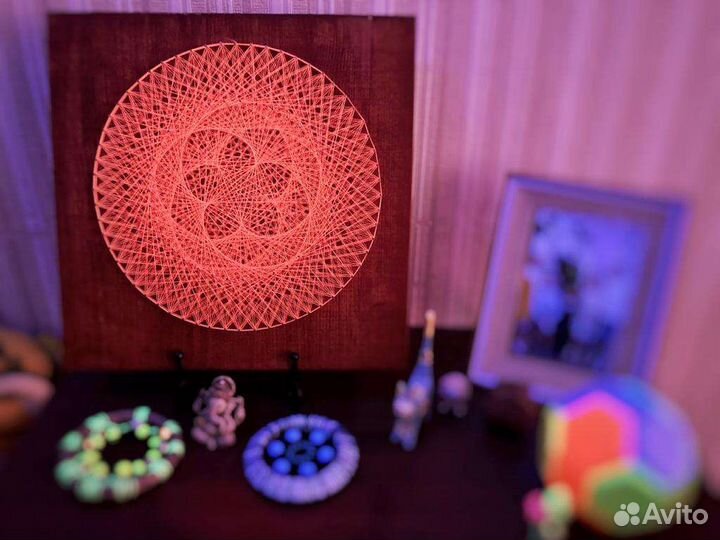 Картина из ниток и гвоздей 