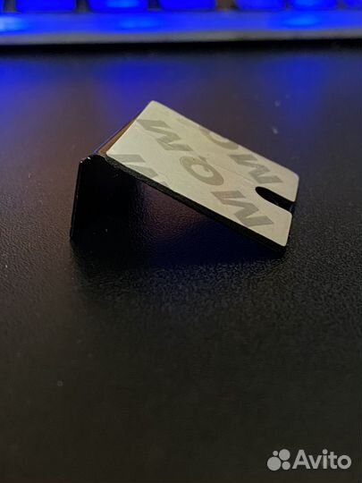 Шильдик на решетку радиатора VAG