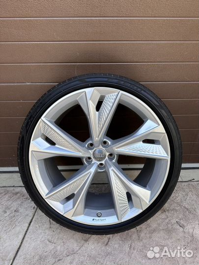 R22 Pirelli P Zero 285/30, PCD 5x112 DIA 66.6