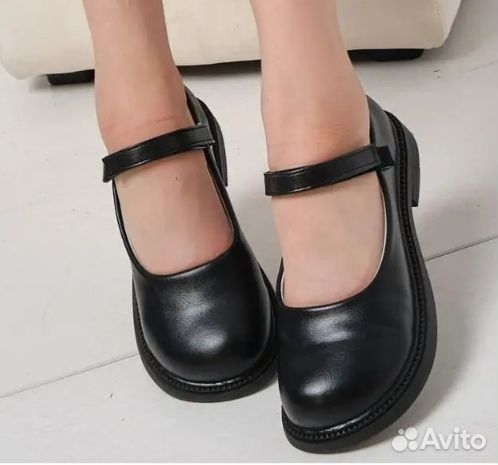 Туфли для девочки новые 35 р