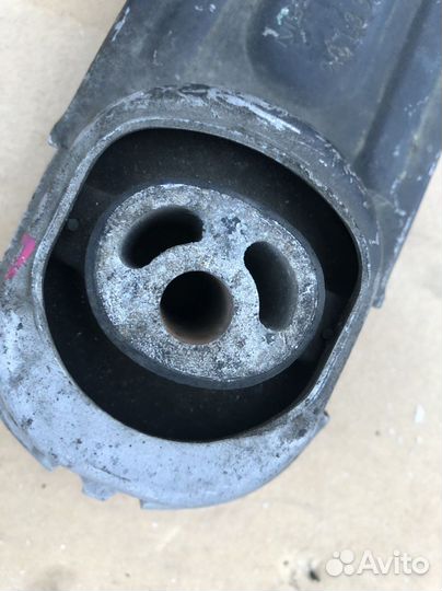 X-Trail T32 Qashqai J11 подушка двигателя задняя