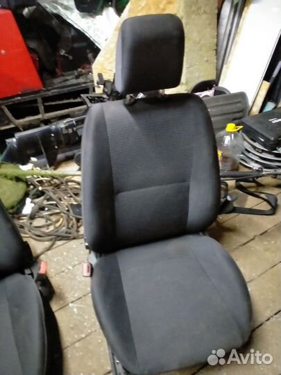 Передние сиденья Лада гранта 2016