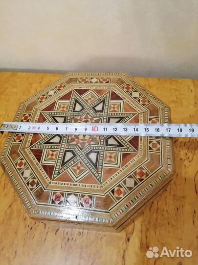 Шкатулка резная деревянная